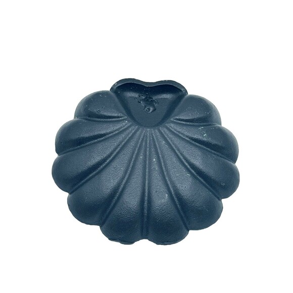 Cast Iron Scalloped Shell with Perched Bird Soap Holder Jewelry Change Keys Tray - Picture 6 of 9